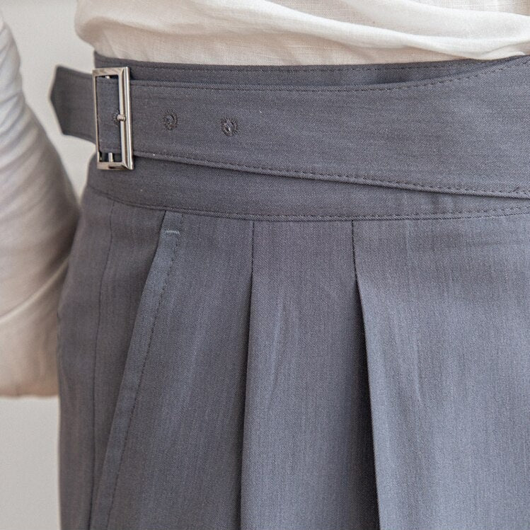 Pantaloni da uomo a vita alta – Vestibilità sartoriale – Davanti plissettato – Fibbia laterale regolabile