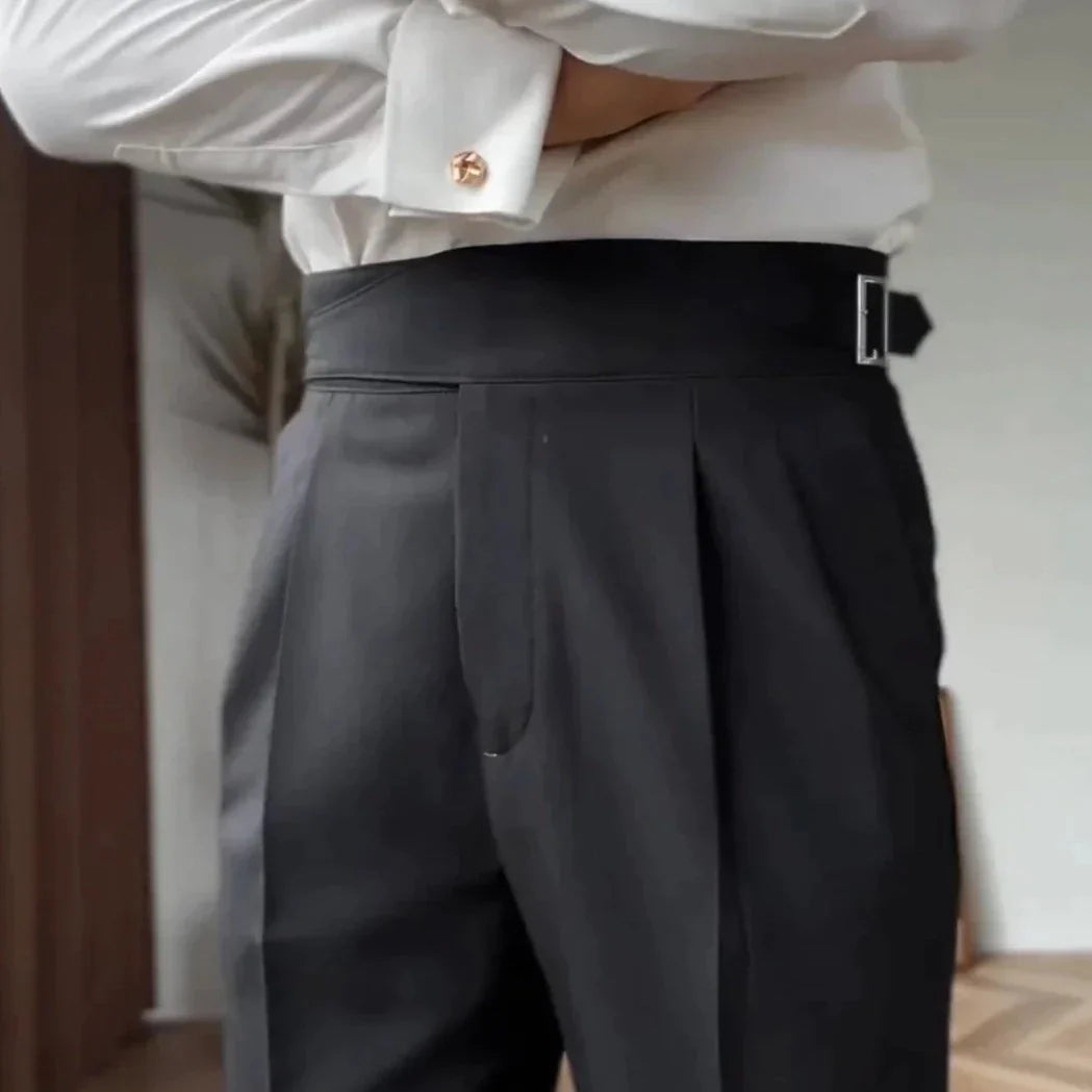 Pantaloni da uomo a vita alta – Vestibilità sartoriale – Davanti plissettato – Fibbia laterale regolabile